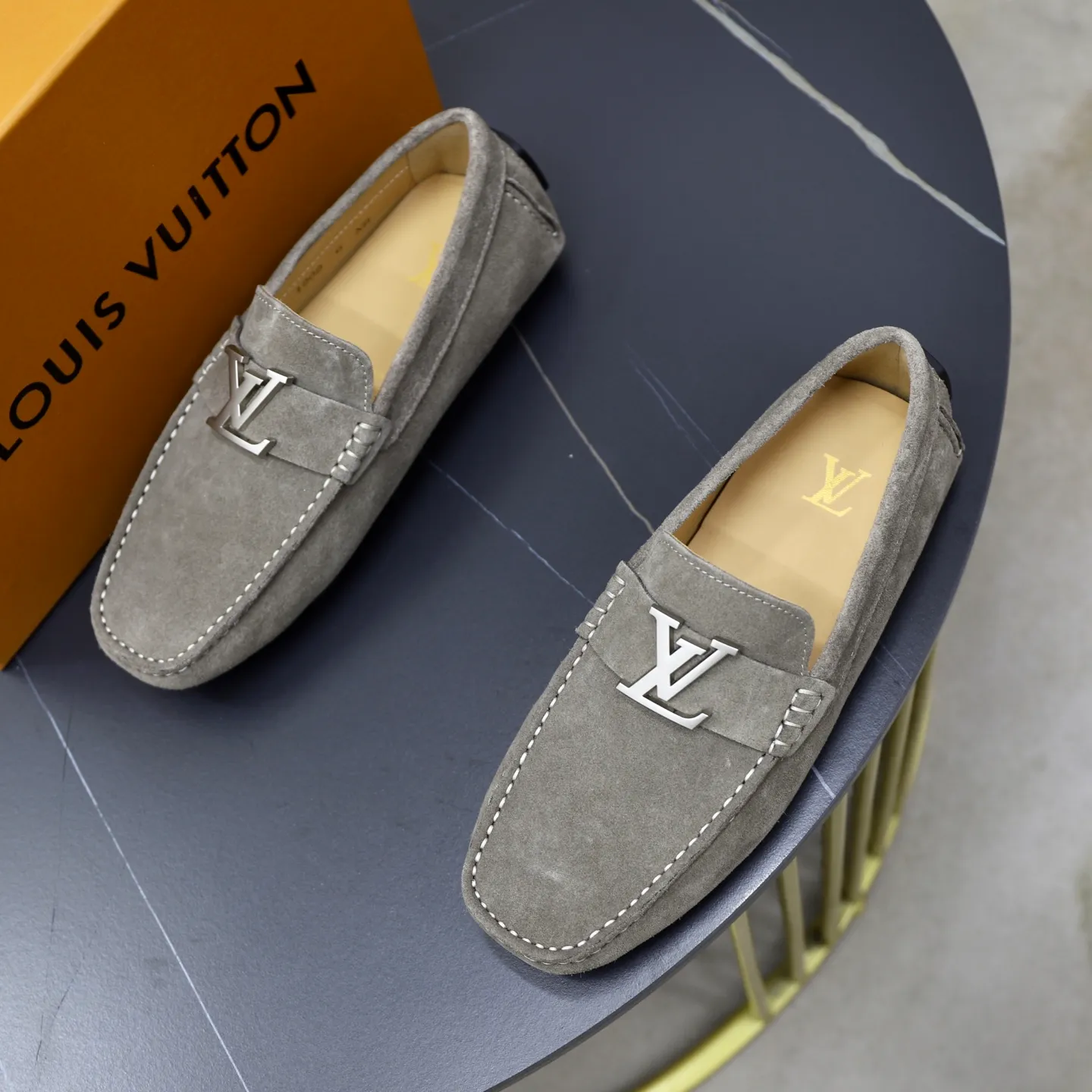 Ex-factory price: 480💰【LV】Louis Vuitton ⚠️High-end men’s driving and pedal series ⚠️38-44 (customized for 45) ⚠️All original cowhide leather! Thick and soft! Made entirely of calfskin lining! Rubber sheet anti-slip beanie sole! Three-dimensional package technology! Fashionable and classic! Handicrafts! Original high quality! Feel free to compare!